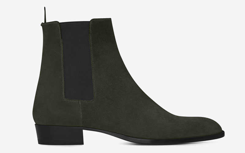 この3人の足元はなに!?セレブは黒テイパードに〈サンローラン〉の